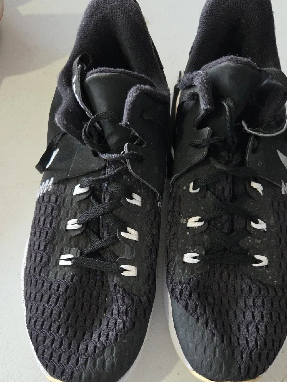 Nike Men's Black Athletic Training Shoes with White Speckled Midsole